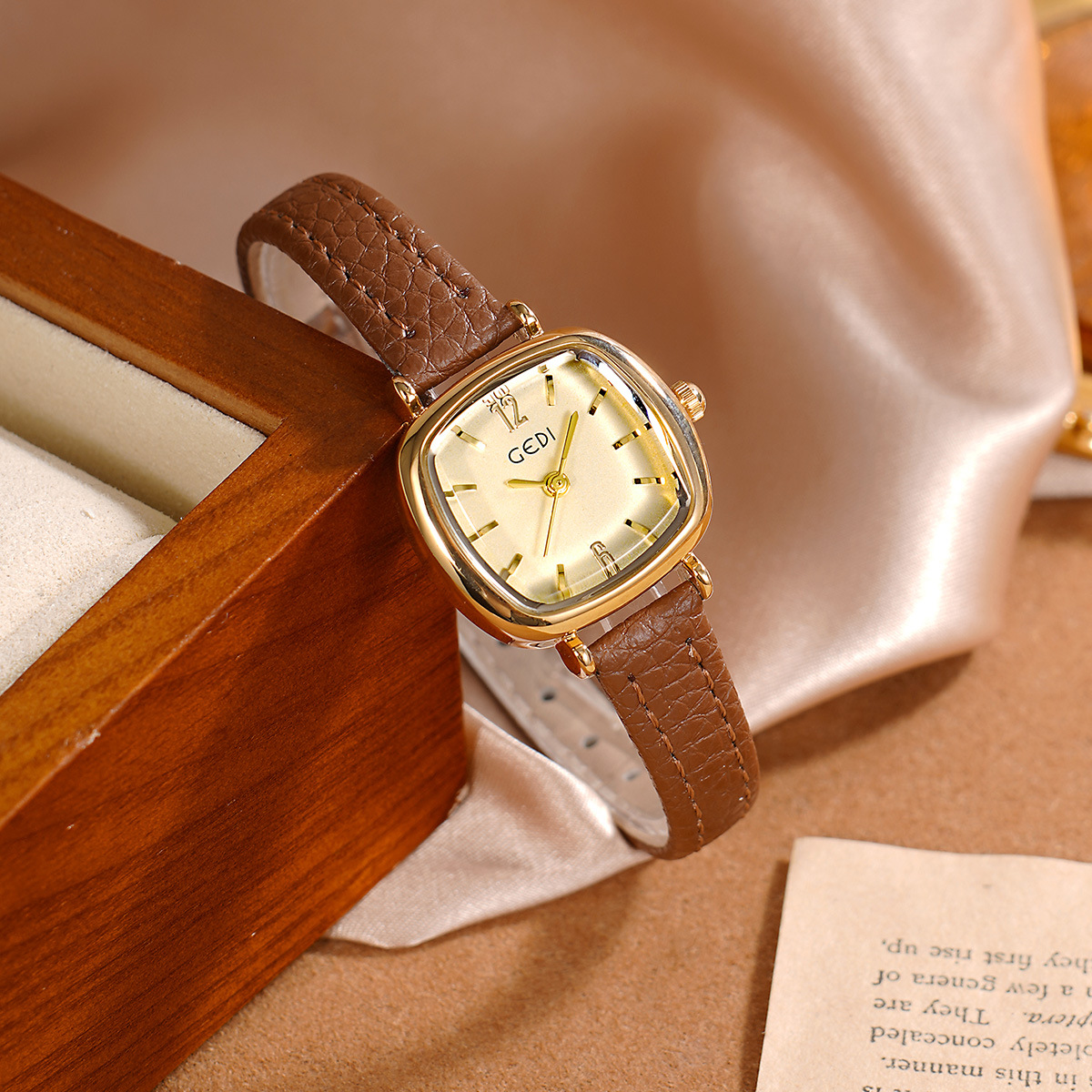 Luxury Watch Value - UTHAI 61018 CQ490 Simplicity, high aesthetic